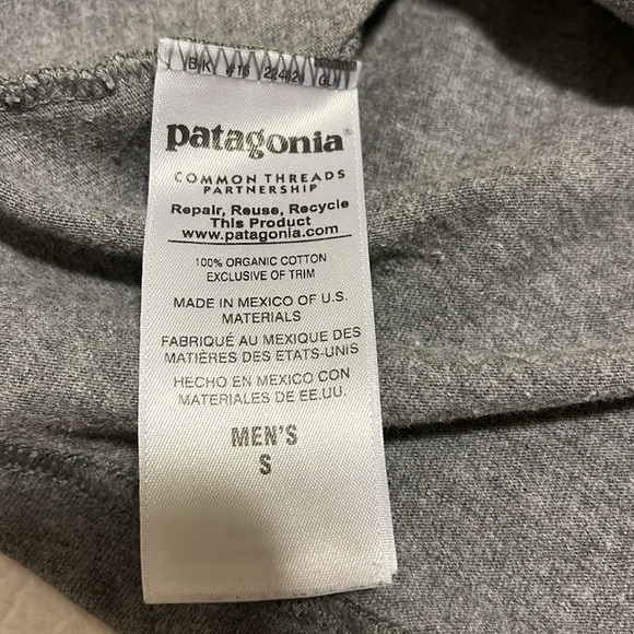Patagonia Mens Small Long Sleeve Shirt Logo Responsibili-Tee Spellout Graphic - Picture 5 of 9